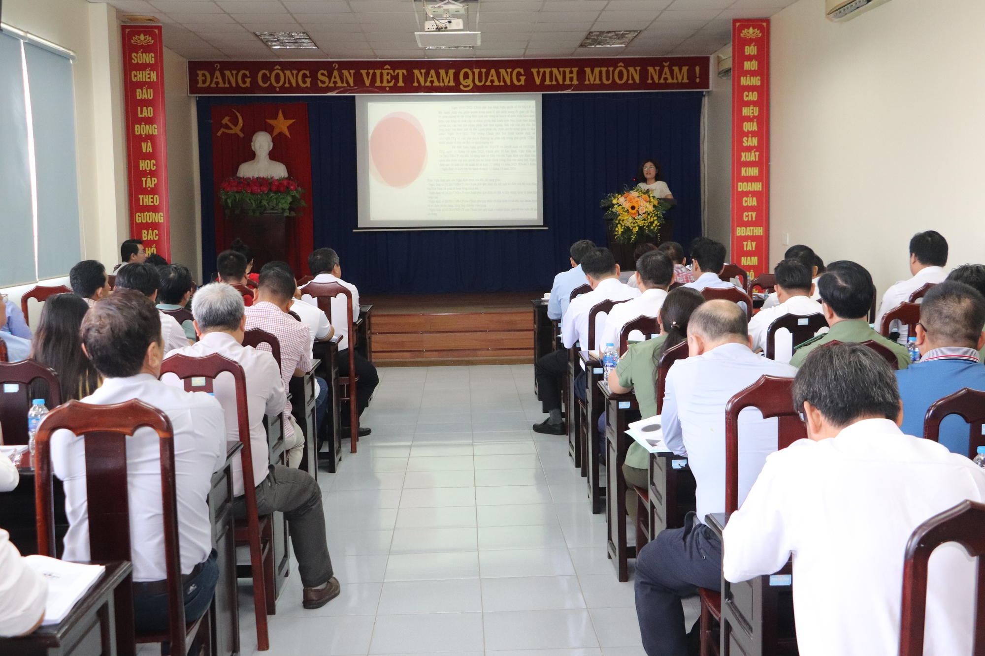 Cục Hàng hải Việt Nam tuyên truyền các quy định mới về hàng hải - Ảnh 1.