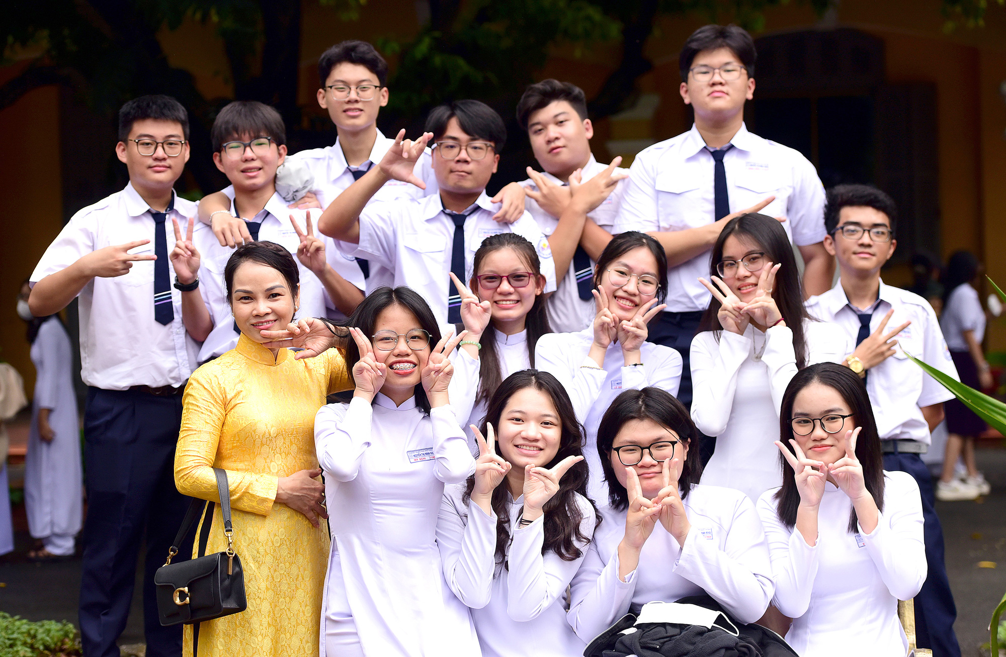 Học sinh Trường THPT Nguyễn Thị Minh Khai (quận 3, TP.HCM) trong lễ khai giảng sáng 5-9 vừa qua - Ảnh: DUYÊN PHAN