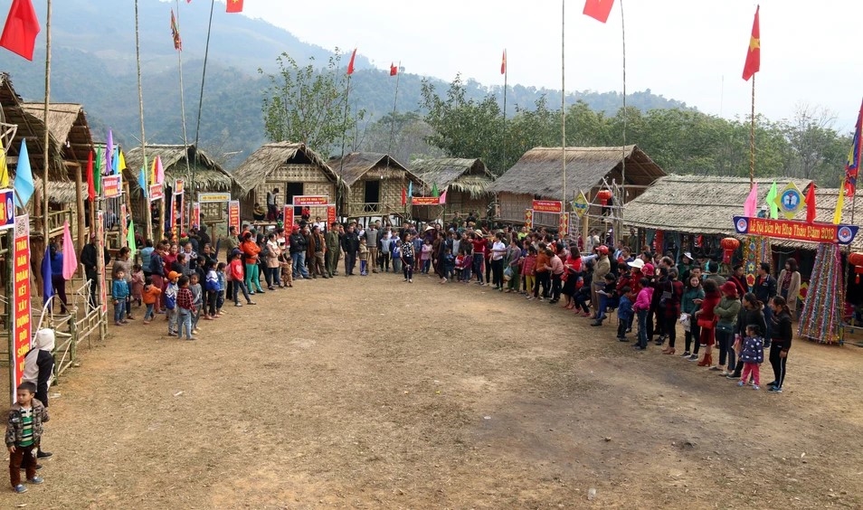 Tại Lễ hội Đền Pu Nhạ Thầu, các trại được dựng theo cách mô phỏng kiến trúc, bài trí nhà ở của mỗi cộng đồng dân tộc ở Kỳ Sơn