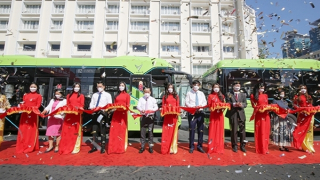 Khai trương tuyến xe buýt điện đầu tiên tại TP Hồ Chí Minh
