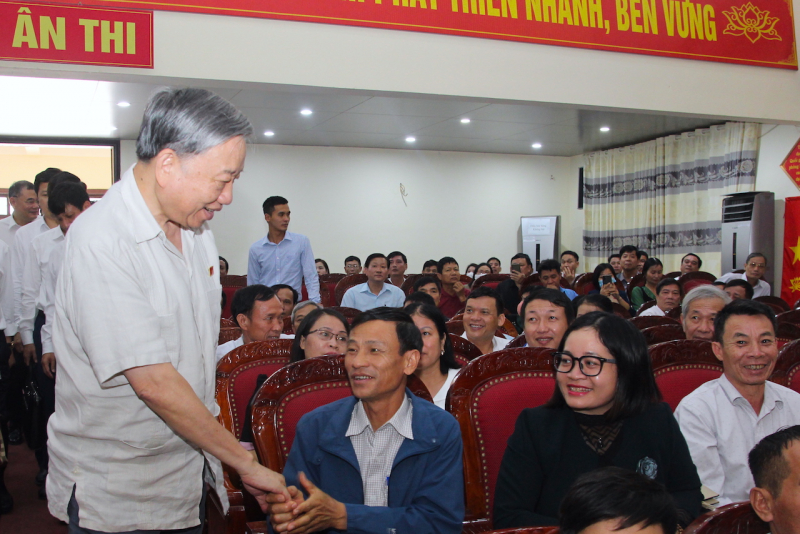Kịp thời chuyển tải thông tin của Quốc hội đến với cử tri huyện Ân Thi, Hưng Yên -1